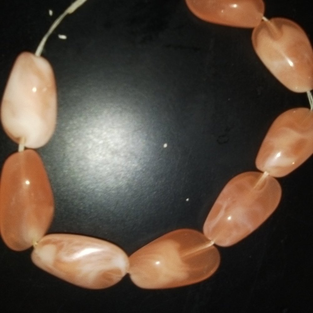 Peach Beaded Bracelet 🖤